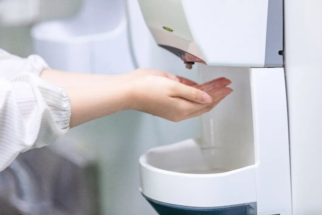 明治案例 | 免调试、快拆换——自动感应出液传感器就该这么选