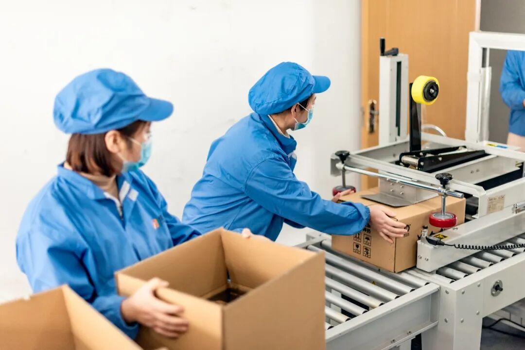 明治案例 | 包装盒里7件物料,人工总漏放?这家工厂用Akumi AI一次性搞定